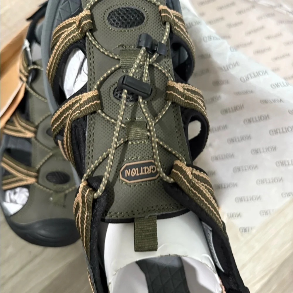 Men's Grition Green Outdoor Sandals. Size 10